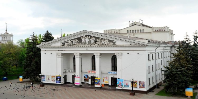 Το Θέατρο της Μαριούπολης (πηγή: donbass.comments.ua)