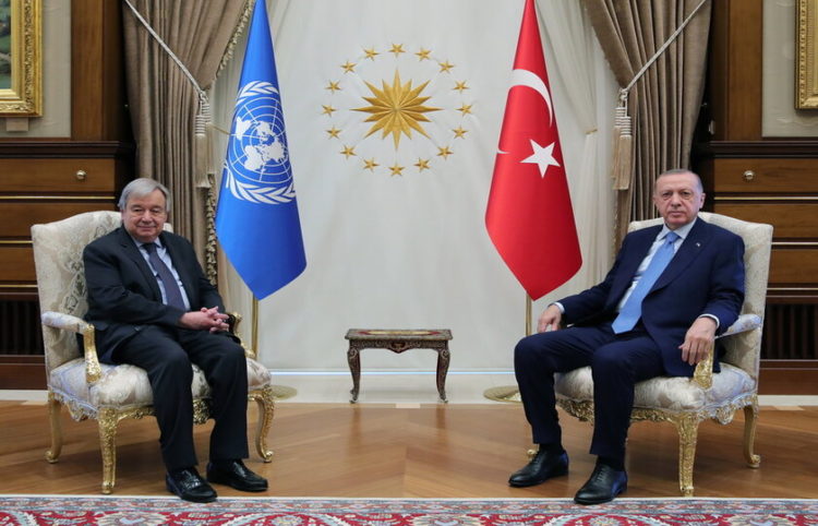 Ο Τούρκος πρόεδρος με τον γενικό γραμματέα του ΟΗΕ (φωτ. αρχείου: EPA/ Turkish President Press Office Handout)