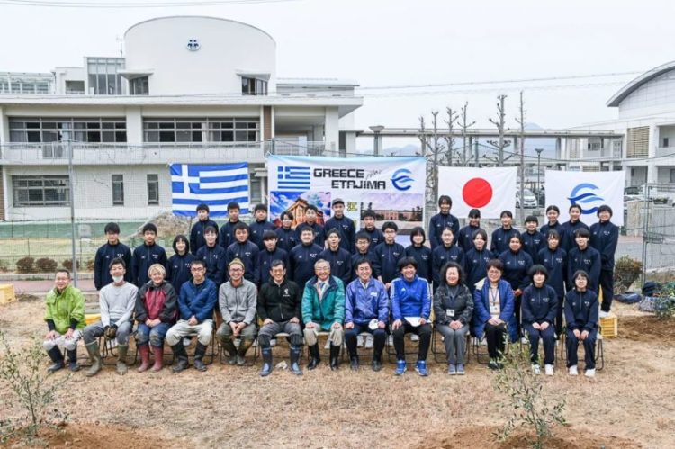 Ελαιόκηπο με το ελληνικό όνομα «Ειρήνη» αμετάφραστο δημιουργήσαν μαθητές στην Ιαπωνία