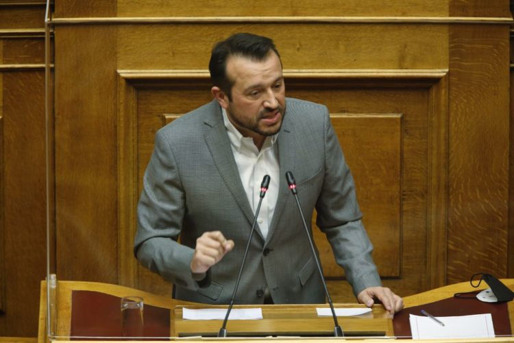 Ο βουλευτής του ΣΥΡΙΖΑ Νίκος Παππάς μιλάει από το βήμα της Βουλής (φωτ. αρχείου: ΑΠΕ-ΜΠΕ/ Αλέξανδρος Βλάχος)