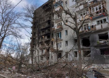 Κατεστραμμένη πολυκατοικία στο Χάρκοβο (φωτ.: EPA / Nataliia Dubrovska)