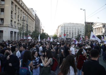 Αντιπολεμικό συλλαλητήριο στα Προπύλαια από ΠΑΜΕ και αριστερές οργανώσεις, Πέμπτη 12 Μαΐου 2022. (Φωτ.: Σωτήρης Δημητρόπουλος/Eurokinissi)