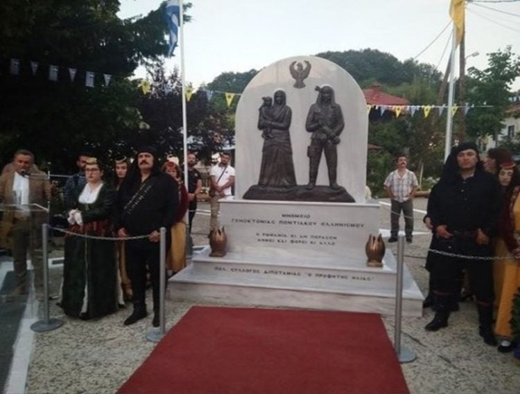 Εικόνα από το Μνημείο για τη Γενοκτονία των Ποντίων στη Διποταμία Καστοριάς (φωτ.: Facebook/Διποταμία Καστοριάς)