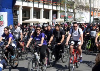 Ποδηλάτες κατά την εκκίνηση στον Ποδηλατικό Γύρο της Αθήνας, το 2019 (φωτ. αρχείου: ΑΠΕ-ΜΠΕ/ Αλέξανδρος Μπελτές)