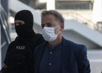 Ο ηθοποιός και σκηνοθέτης Δημήτρης Λιγνάδης μεταφέρεται στο δικαστήριο προκειμένου να απολογηθεί για το αδίκημα του βιασμού κατά συρροή, Δευτέρα 27 Ιουνίου 2022 (φωτ.: EUROKINISSI / Βασίλης Ρεμπάπης)