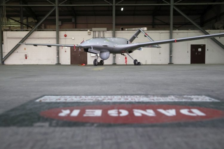 Άποψη του τουρκικού μη επανδρωμένου Bayraktar TB2 (drone), στην αεροπορική βάση Ιντσιρλίκ της Τουρκίας (φωτ. αρχείου: EPA/LESZEK SZYMANSKI POLAND OUT)