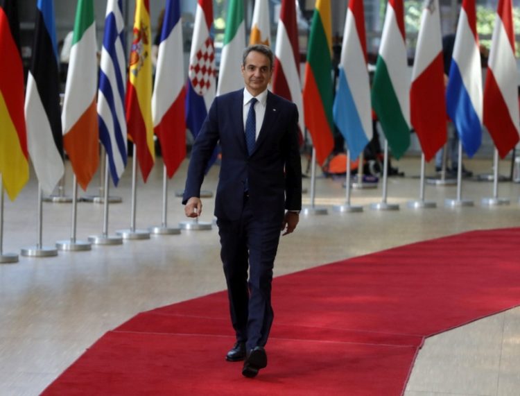 Ο Κυριάκος Μητσοτάκης κατά την άφιξή του στη Σύνοδο Κορυφής στις Βρυξέλλες (φωτ.:   EPA/ Stephanie Lecocq)