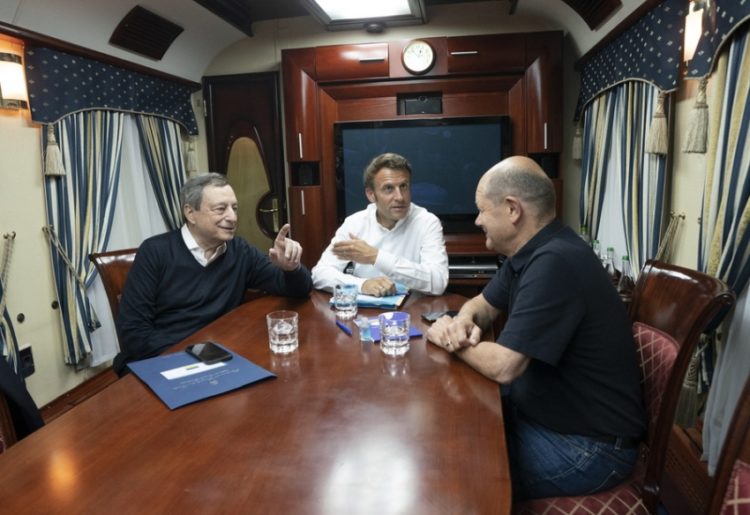 Μακρόν, Ντράγκι και Σολτς σε τραίνο καθ΄οδόν προς το Κίεβο (φωτ.: EPA/Filippo Attili)