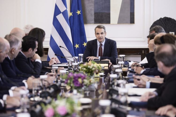 Ο πρωθυπουργός Κυριάκος Μητσοτάκης προεδρεύει στη συνεδρίαση του υπουργικού συμβουλίου, που πραγματοποιείται στο Μέγαρο Μαξίμου, Τρίτη 21 Ιουνίου 2022 (Φωτ.: ΑΠΕ-ΜΠΕ/Γραφείο Τύπου πρωθυπουργού/Δημήτρης Παπαμήτσος)