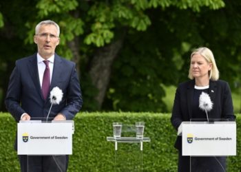 Ο Γενικός Γραμματέας του NATO Γενς Στόλτενμπεργκ συναντήθηκε σήμερα με την πρωθυπουργό της Σουηδίας Μαγκνταλένα Άντερσον (φωτ.:  EPA/Henrik Montgomery/TT SWEDEN OUT)