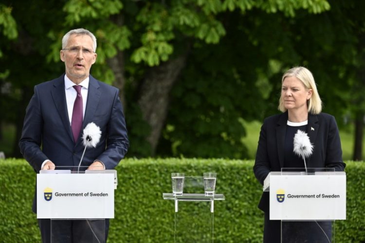 Ο Γενικός Γραμματέας του NATO Γενς Στόλτενμπεργκ συναντήθηκε σήμερα με την πρωθυπουργό της Σουηδίας Μαγκνταλένα Άντερσον (φωτ.:  EPA/Henrik Montgomery/TT SWEDEN OUT)