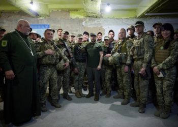 Ο Ουκρανός πρόεδρος Βολοντίμιρ Ζελένσκι σε υπόγειο καταφύγιο στο Μικολάγεφ(Φωτ.: Ukrainian presidential press service)