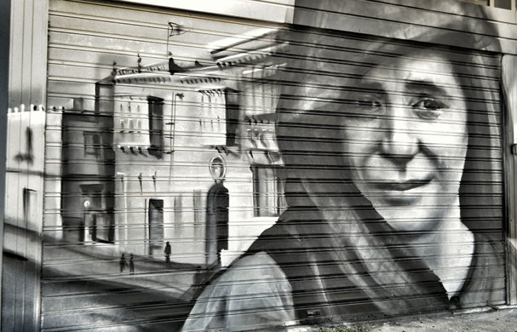 Γκράφιτι με θέμα την σφαγή στο Δίστομο σε τοίχο στην Αθήνα (φωτ.: EUROKINISSI / Γιώργος Κονταρίνης)