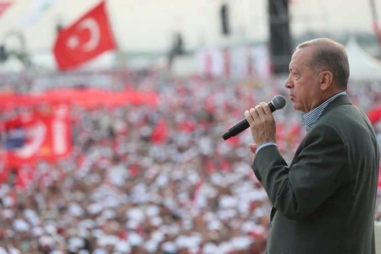 Ο Τούρκος πρόεδρος Ρετζέπ Ταγίπ Ερντογάν διεκδικεί δεύτερη συνεχόμενη θητεία στην προεδρία της χώρας του (φωτ.: αρχείου: EPA/TURKISH PRESIDENT PRESS OFFICE HANDOUT)