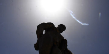 Το άγαλμα του Ηρακλή στην πλατεία του Άργους (φωτ.: EUROKINISI / Βασίλης Παπαδόπουλος)