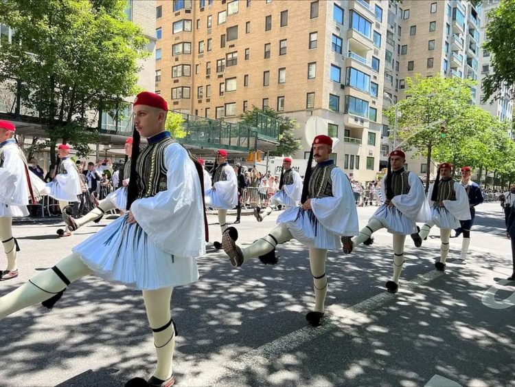 Η μεγάλη παρέλαση του Ελληνισμού στην 5η Λεωφόρο της Νέας Υόρκης, 5 Ιουνίου 2022. (φωτ.: «Ε.Κ.»/ Χριστόδουλος Αθανασάτος)