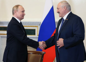Στιγμιότυπο από τη συνάντηση Πούτιν-Λουκασένκο στην Αγία Πετρούπολη (φωτ. αρχείου: EPA / Mikhail Metzel / Kremlin / POOL)