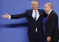 Ο Γενς Στόλτενμπεργκ υποδέχεται τον Ρετζέπ Ταγίπ Ερντογάν στη Σύνοδο Κορυφής του ΝΑΤΟ, στη Μαδρίτη (φωτ.: EPA / Brais Lorenzo)
