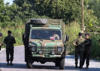 Έντονη η παρουσία των Ενόπλων Δυνάμεων στην περιοχή που κατέπεσε το ουκρανικό Antonov στην περιοχή των Αντιφιλίππων (φωτ.: Λάσκαρης Τσούτσας/EUROKINISSI)