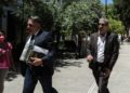 Ο τραγουδιστής Θέμης Αδαμαντίδης μαζί με τον δικηγόρο του Αλέξη Κούγια, νωρίτερα, κατά την προσέλευση στα δικαστήρια της οδού Ευελπίδων για να δικαστεί στο Αυτόφωρο Τριμελές Πλημμελειοδικείο της Αθήνας(φωτ.: Βασίλης Ρεμπάπης/EUROKINISSI)