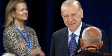 Ο Τούρκος πρόεδρος στη Σύνοδο Κορυφής του NATO στο συνεδριακό κέντρο IFEMA, στη Μαδρίτη της Ισπανίας (φωτ.:EPA/SERGIO PEREZ)