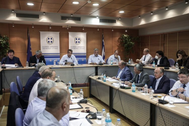 Σύσκεψη του πρωθυπουργού Κυριάκου Μητσοτάκη με τους δημάρχους της Ανατολικής Αττικής στην Παλλήνη, στο πλαίσιο της περιοδεία του σε περιοχές της ανατολικής Αττικής, Δευτέρα 11 Ιουλίου 2022. (Φωτ.:Eurokinissi/Σωτήρης Δημητρόπουλος)