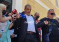 Ο Θέμης Αδαμαντίδης κατά την έξοδό του από τα δικαστήρια μετά την απόφαση να αφεθεί ελεύθερος με περιοριστικούς όρους, 2 Ιουλίου 2022 (Φωτ.:Youtube/newsittv)