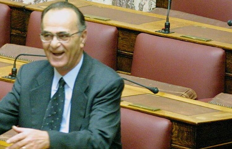 O Γιώργος Δασκαλάκης στη Βουλή το 2001 (φωτ.: EUROKINISSI)