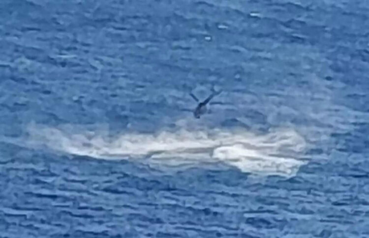 Η στιγμή της πτώσης του ελικοπτέρου στη θαλάσσια περιοχή του Αγίου Μηνά στη Σάμο (πηγή: samos24.gr)
