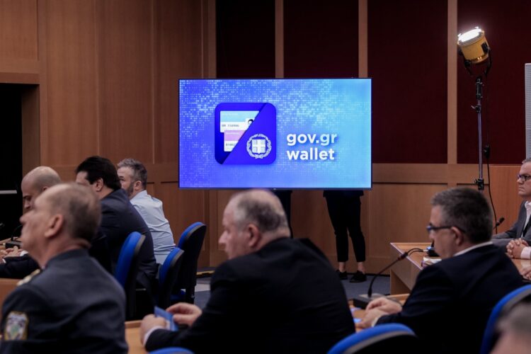 Παρουσίαση της εφαρμογής Gov.gr Wallet για το ψηφιακό δίπλωμα και την ψηφιακή ταυτότητα από τον υπουργό Ψηφιακής Διακυβέρνησης Κυριάκο Πιερρακάκη μαζί με τους υπουργούς Προστασίας του Πολίτη Τάκη Θεοδωρικάκο και Μεταφορών, Κώστα Καραμανλή Παρών στην εκδήλωση ο πρωθυπουργός, Κυριάκος Μητσοτάκης. Τετάρτη 27 Ιουλίου 2022 (Φωτ.: Βασίλης Ρεμπάπης/Eurokinissi)