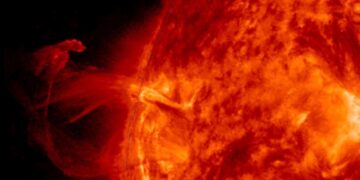 Στιγμιότυπο ηλιακής έκλαμψης που αποτύπωσε το Παρατηρητήριο Ηλιακής Δυναμικής της NASA (φωτ. αρχείου: EPA / NASA / SDO)