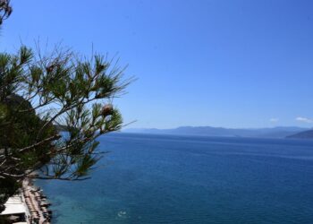 Στιγμιότυπο από την παραλία της Αρβανιτιάς, στο Ναύπλιο (φωτ. αρχείου: EUROKINISSI / Βασίλης Παπαδόπουλος)