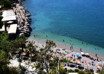 Στιγμιότυπο από παραλία του Ναυπλίου (φωτ.: Βασίλης Παπαδόπουλος / EUROKINISSI)