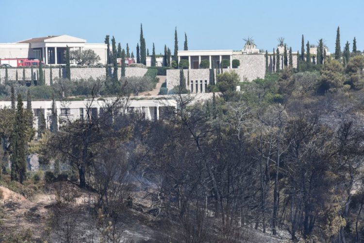 Λήψη μετά την πυρκαγιά στην περιοχή Κορακιά στο Κρανίδι Αργολίδας, κοντά στην ξενοδοχειακή μονάδα Amanzoe (φωτ.: Βασίλης Παπαδόπουλος/ EUROKINISSI)