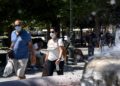 Στιγμιότυπο από το κέντρο της Αθήνας, όπου πολίτες φορούν μάσκα, Αύγουστος 2020 (φωτ.: Γιώργος Δαγαλάκης/ EUROKINISSI)