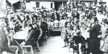 Συσσίτια στη Θεσσαλονίκη, μετά το 1922 (φωτ.: Ιστορικό Αρχείο Προσφυγικού Ελληνισμού Καλαμαριάς)