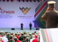 Ο Ρώσος πρόεδρος Βλαντίμιρ Πούτιν μιλά στην έναρξη του φόρουμ «Army-2022» (Φωτ.: EPA/Maxim Shipenkov)