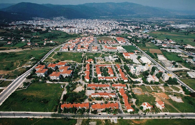 Ο οικισμός της ΕΚΤΕΝΕΠΟΛ στην Ξάνθη από ψηλά. Η φωτογραφία είναι από το ερευνητικό πρόγραμμα Greekscapes (Ν.Δ. / 2003)