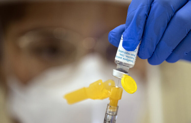 Εμβόλιο κατά της ευλογιάς των πιθήκων (φωτ.: EPA / Etienne Laurent)