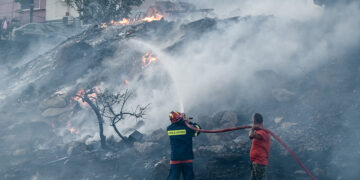 Πυρκαγιά στο Καρυδαλλό (φωτ.: EUROKINISSI / Μιχάλης Καραγιάννης)