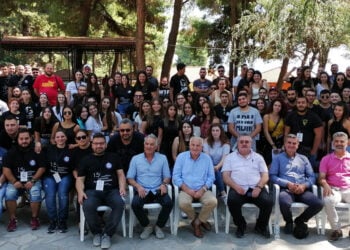 Οι συμμετέχοντες και οι συμμετέχουσες στη 15η Πανελλήνια Συνάντηση Ποντιακής Νεολαίας που έγινε το 2019 στον Πολύγυρο Χαλκιδικής (φωτ.: Facebook / Συντονιστική Επιτροπή Νεολαίας ΠΟΕ)