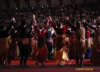 Από το 14ο Φεστιβάλ Ποντιακών Χορών της ΠΟΕ (φωτ.: Χρήστος Πανταζής)