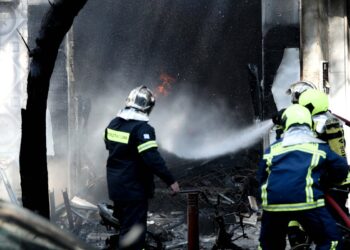 Έκρηξη και φωτιά σε κατάστημα στην Αχαρνών, Παρασκευή 2 Σεπτεμβρίου 2022. (Φωτ.: Eurokinissi/Γιάννης Παναγόπουλος)