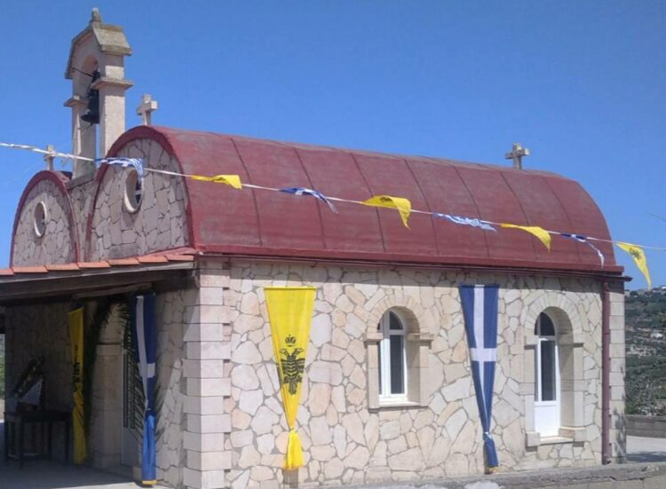 Ο Ιερός Ναός του Αγίου Χρυσοστόμου Σμύρνης στο Δήμο Μινώα Πεδιάδος που χτίστηκε από Μικρασιάτες της περιοχής (Φωτ.: ΑΠΕ-ΜΠΕ)