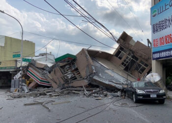 Το μαγαζί που κατέρρευσε στην πόλη Γιούλι (φωτ. από τις τοπικές αστυνομικές Αρχές)