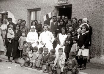 Κέντρο περίθαλψης στο θεραπευτήριο της Γενικής Αρμενικής
Ένωσης Αγαθοεργίας στο Παγκράτι το 1924 ή 1925 (φωτ.: Αρχείο περιοδικού «Αρμενικά» / Γραφείο Τύπου Δήμου Νίκαιας-Αγ. Ι. Ρέντη)