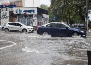 Πλημμύρισαν δρόμοι στη Θεσσαλονίκη από την πολύωρη βροχόπτωση (φωτ.: ΜΟΤΙΟΝΤΕΑΜ/Βασίλης Βερβερίδης)