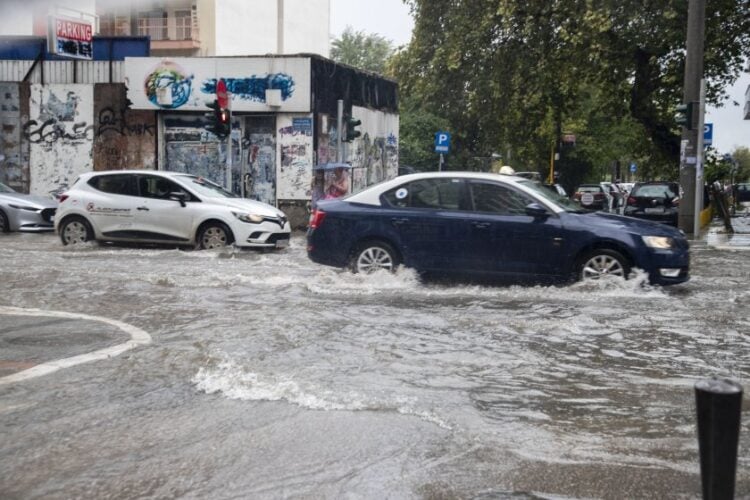 Πλημμύρισαν δρόμοι στη Θεσσαλονίκη από την πολύωρη βροχόπτωση (φωτ.: ΜΟΤΙΟΝΤΕΑΜ/Βασίλης Βερβερίδης)