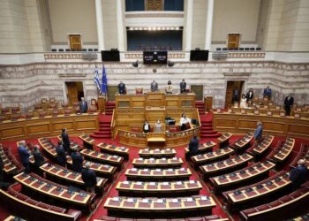 Ενός λεπτού σιγή τηρήθηκε στην Ειδική Συνεδρίαση της Ολομέλειας της Βουλής για την Ημέρα Εθνικής Μνήμης της Γενοκτονίας των Ελλήνων της Μικράς Ασίας (φωτ.: ΑΠΕ-ΜΠΕ/Αλέξανδρος Βλάχος)