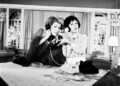 Η Μαίρη Χρονοπούλου με τη Μάρθα Καραγιάννη στην κινηματογραφική ταινία «Μια κυρία στα μπουζούκια» της Φίνος Φιλμς